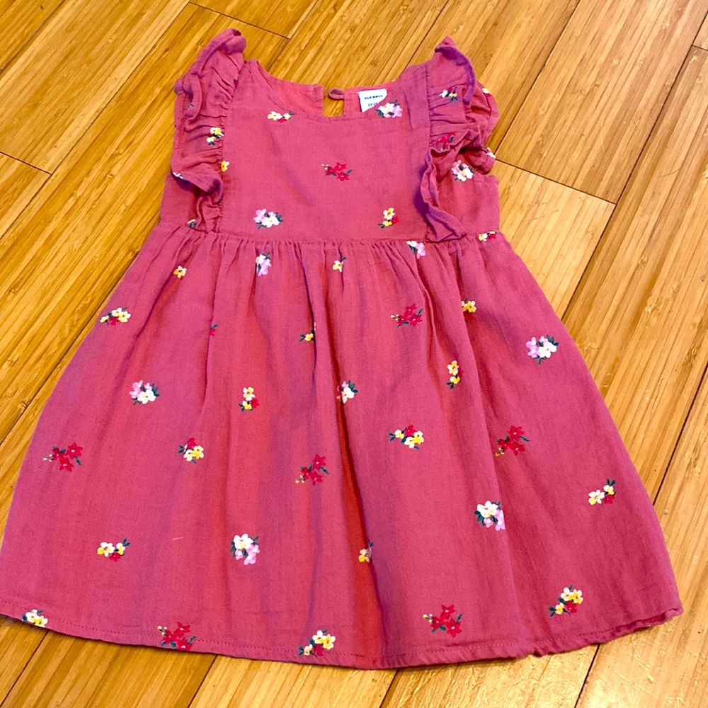 Old Navy dress.  Size 12-18 months.  Worn once.